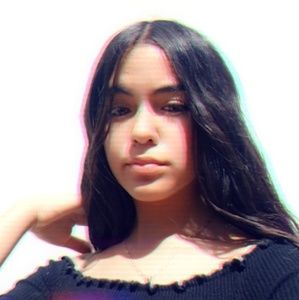 Meet your Posher, Yanely